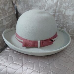100% Eool Elegant Women's Hat with Pink Ribbon